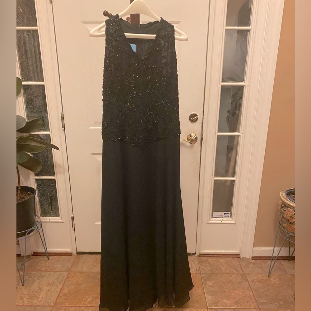 Jkara BLACK BEADED & CHIFFON EVENING GOWN SIZE 12